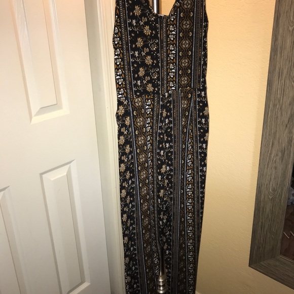 2 Jumper Bodysuits ... - Picture 2 of 7